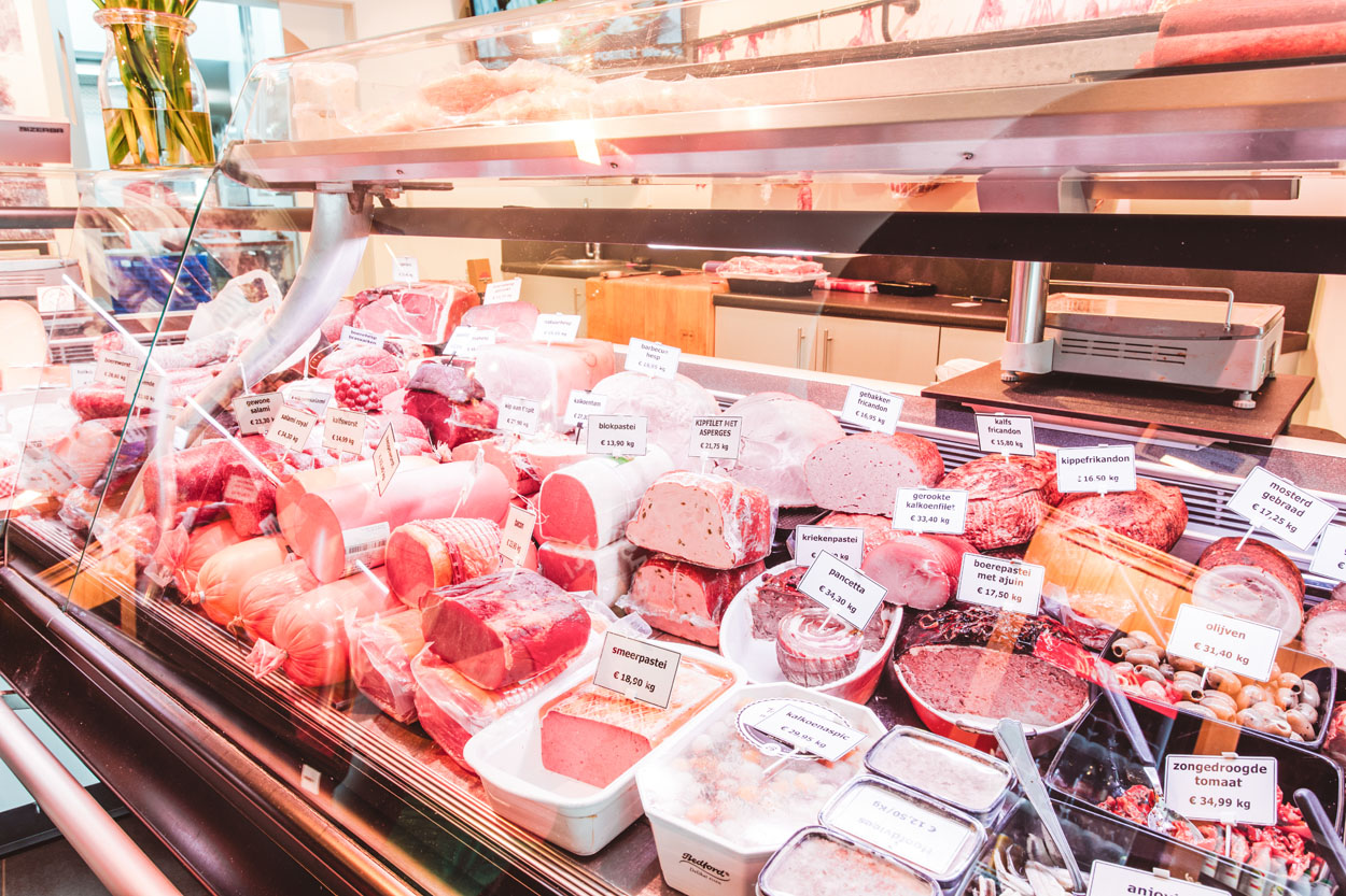 charcuterie in de toonbank